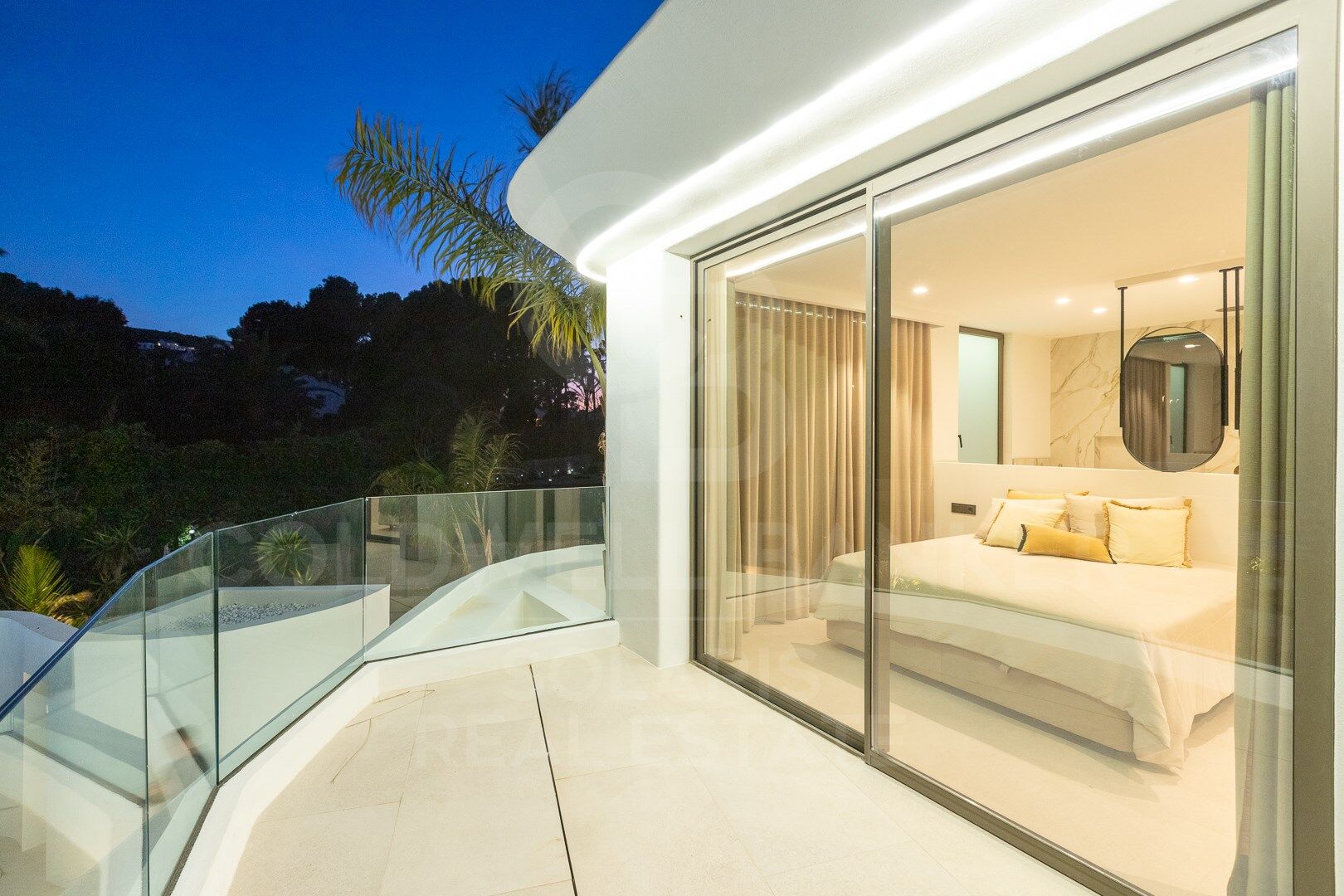 Exclusiva villa Kentia contemporánea de obra nueva con diseño orgánico y vistas al mar en Jávea