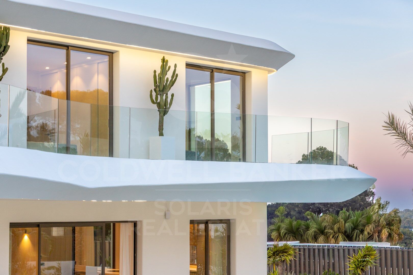 Exclusiva villa Kentia contemporánea de obra nueva con diseño orgánico y vistas al mar en Jávea
