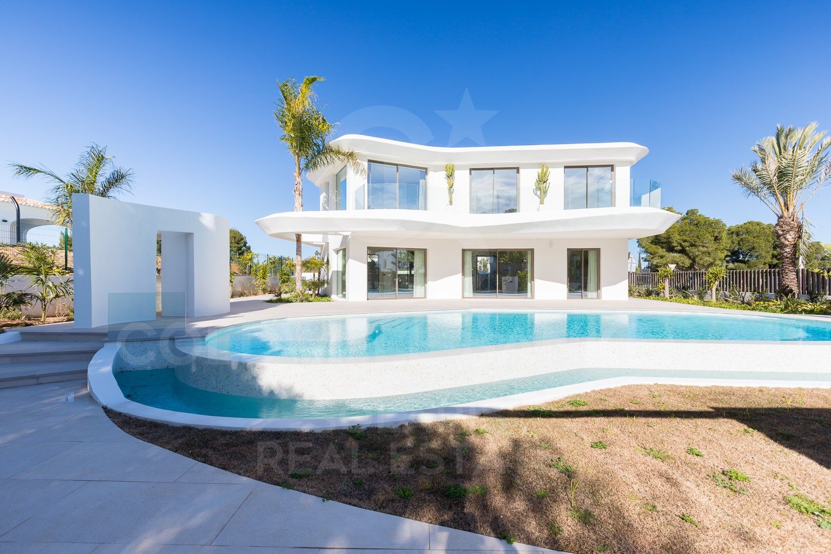 Exclusiva villa Kentia contemporánea de obra nueva con diseño orgánico y vistas al mar en Jávea