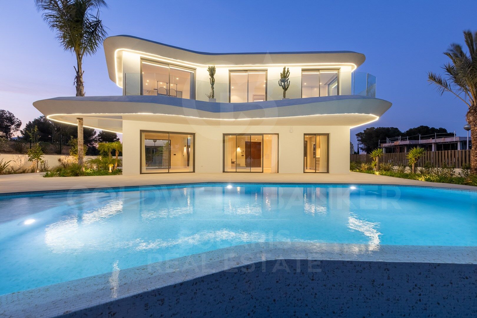 Exclusiva villa Kentia contemporánea de obra nueva con diseño orgánico y vistas al mar en Jávea