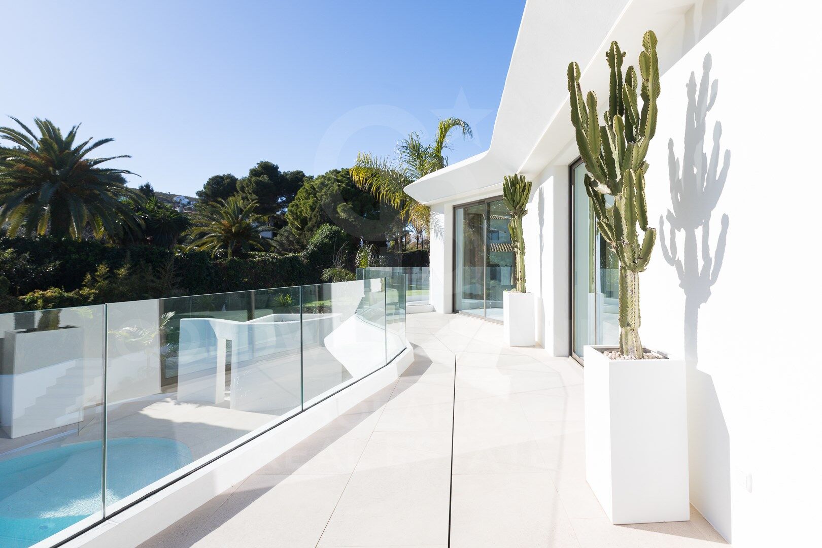 Exclusiva villa Kentia contemporánea de obra nueva con diseño orgánico y vistas al mar en Jávea