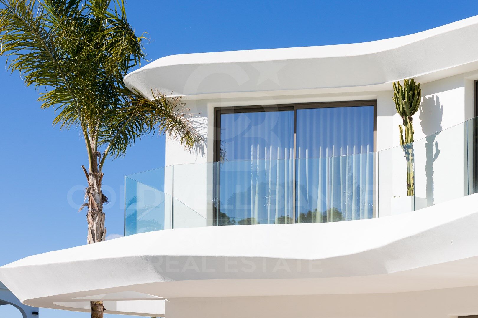 Exclusiva villa Kentia contemporánea de obra nueva con diseño orgánico y vistas al mar en Jávea