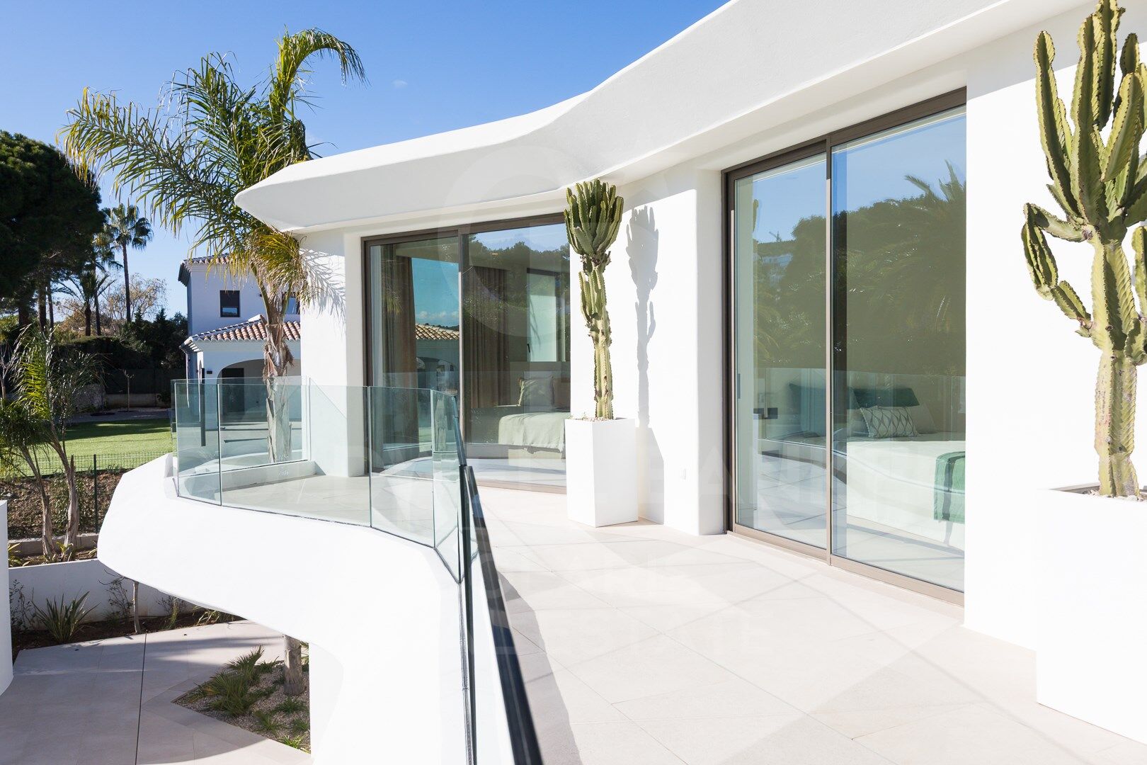Villa Kentia contemporaine exclusive, neuve, avec design organique et vue sur la mer à Jávéa