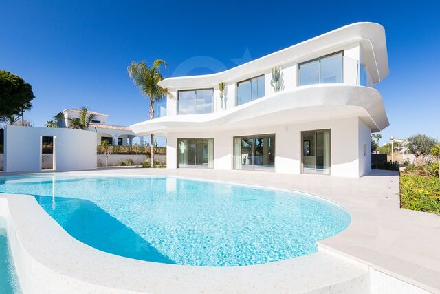 Exklusive, zeitgenössische Kentia-Villa mit neuem Gebäude und Meerblick in Jávea