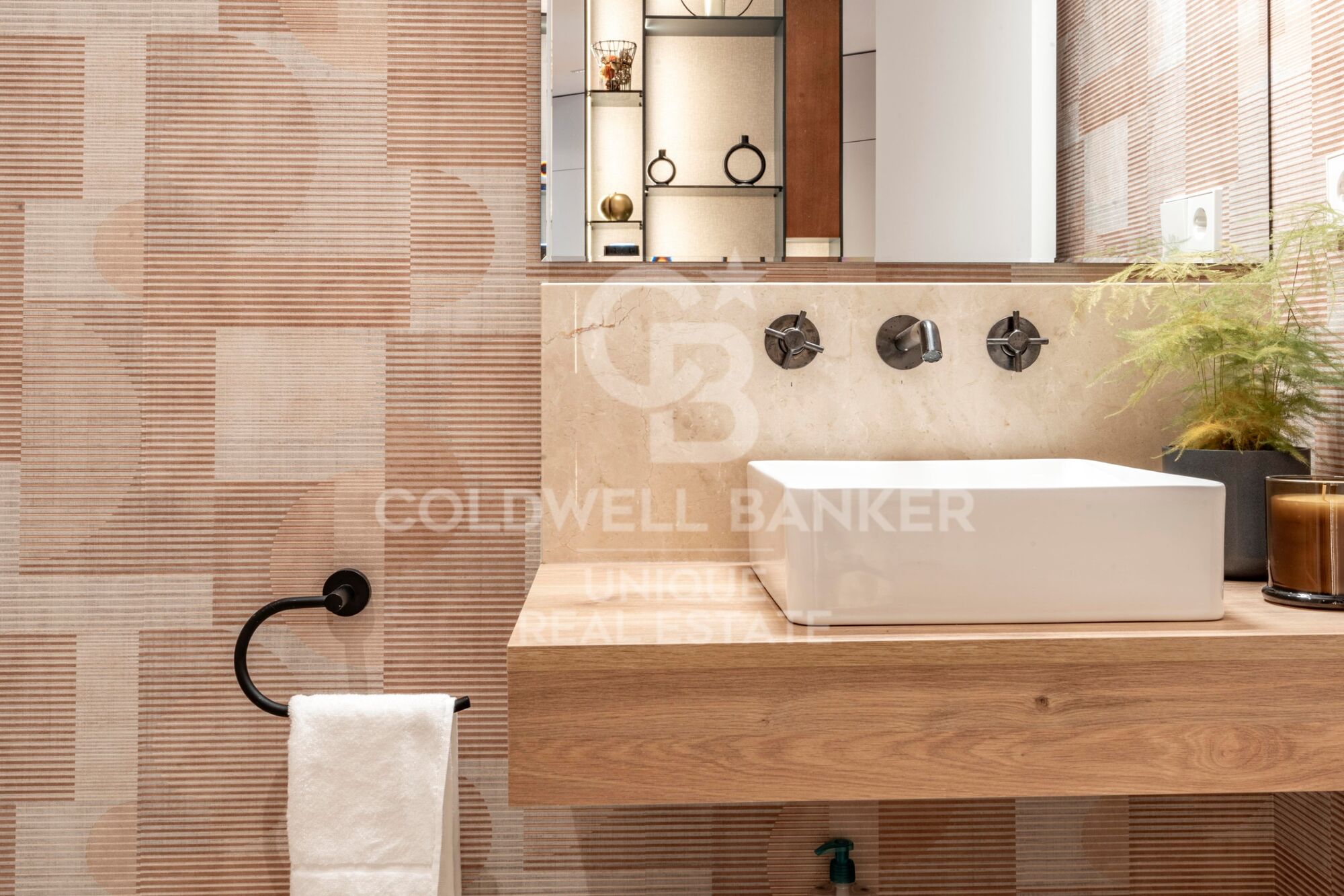 Brand-new three-bedroom en-suite apartment in Goya, Salamanca District
