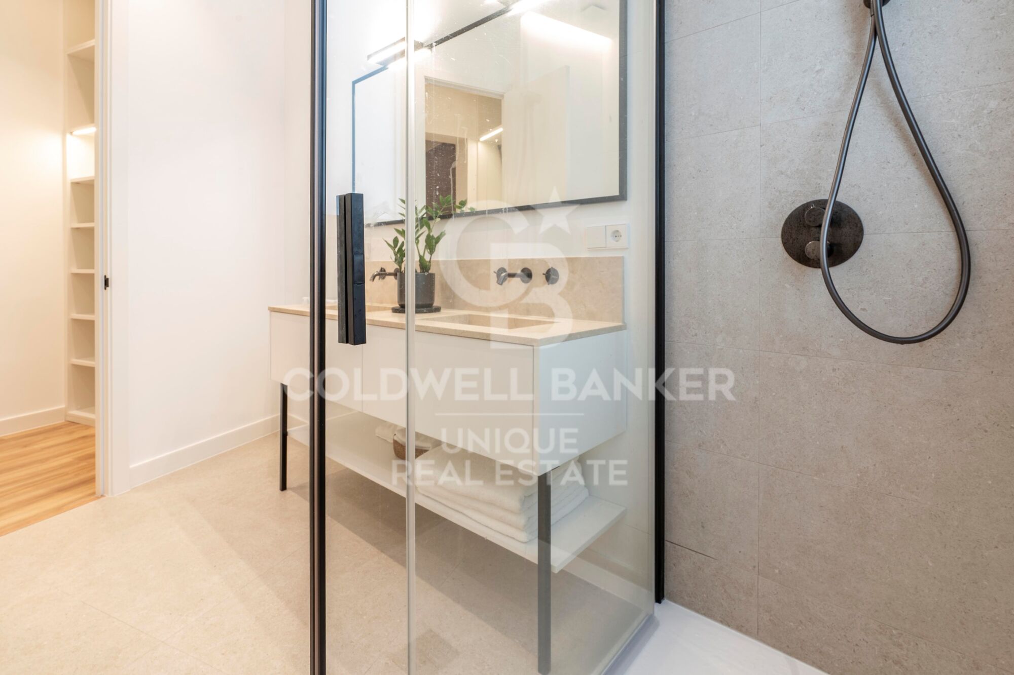 Brand-new three-bedroom en-suite apartment in Goya, Salamanca District