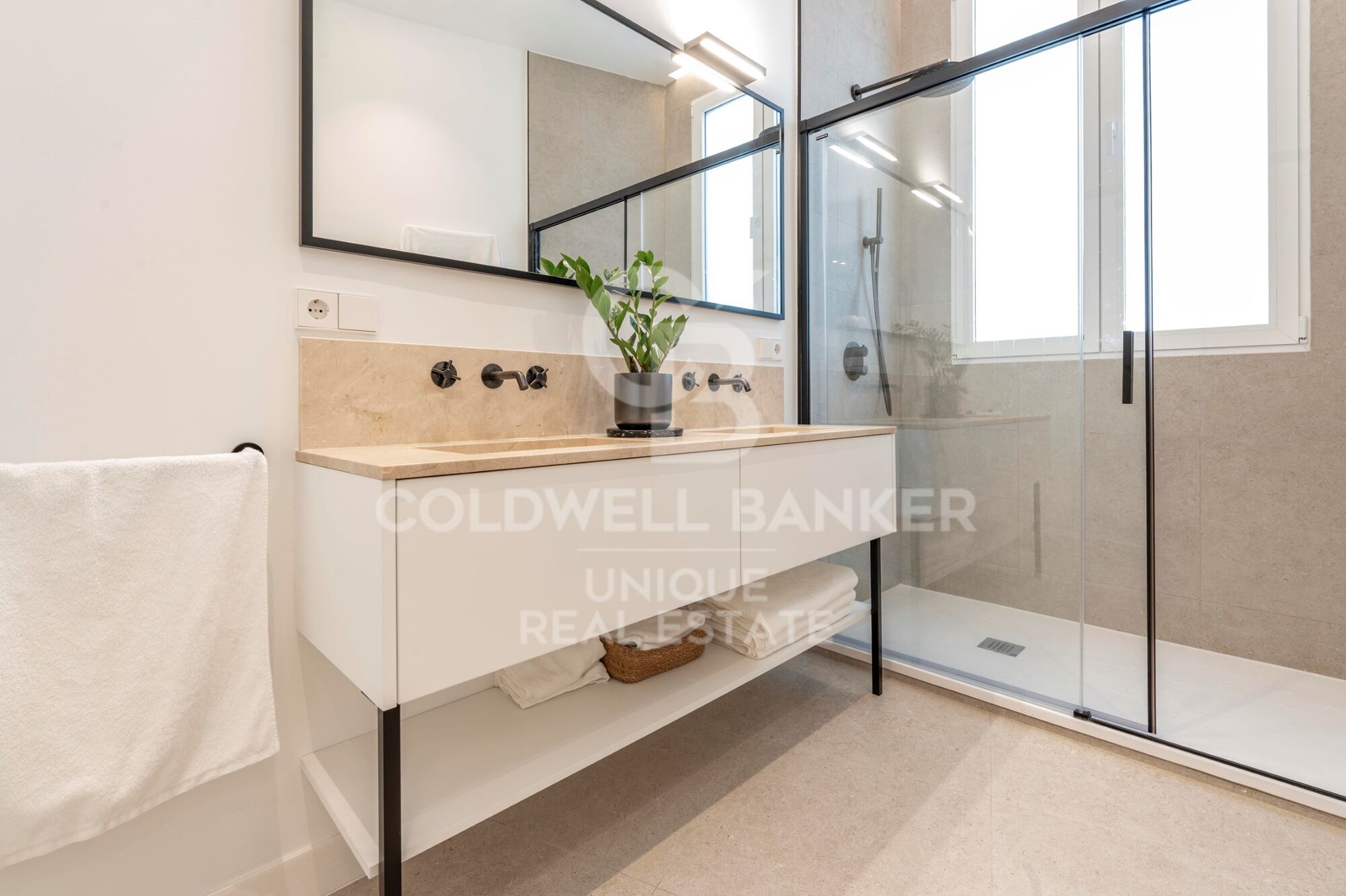 Brand-new three-bedroom en-suite apartment in Goya, Salamanca District