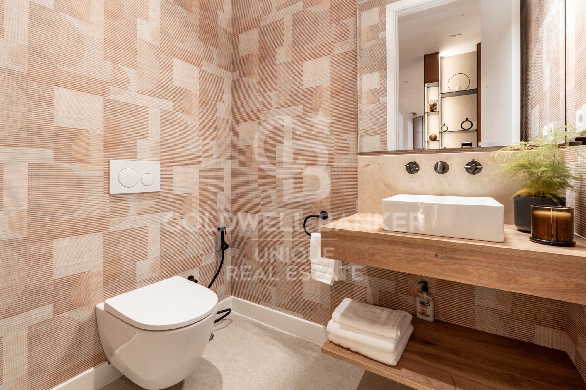 Brand-new three-bedroom en-suite apartment in Goya, Salamanca District
