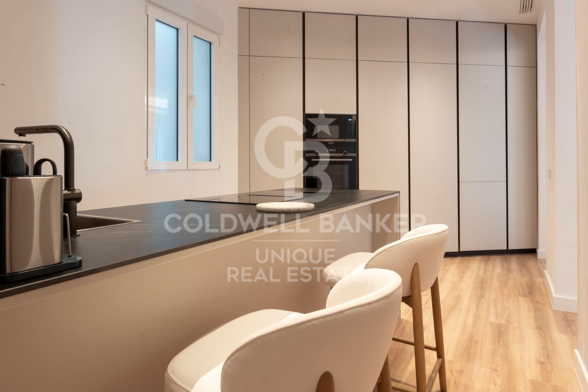 Erstklassig renovierte Neubauwohnung mit drei Schlafzimmern en suite in Goya, Stadtteil Salamanca