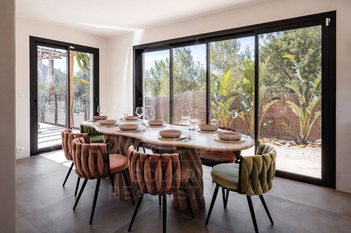Villa méditerranéenne exclusive avec vue ouverte, piscine saline et intimité absolue à Tarraula, Javea