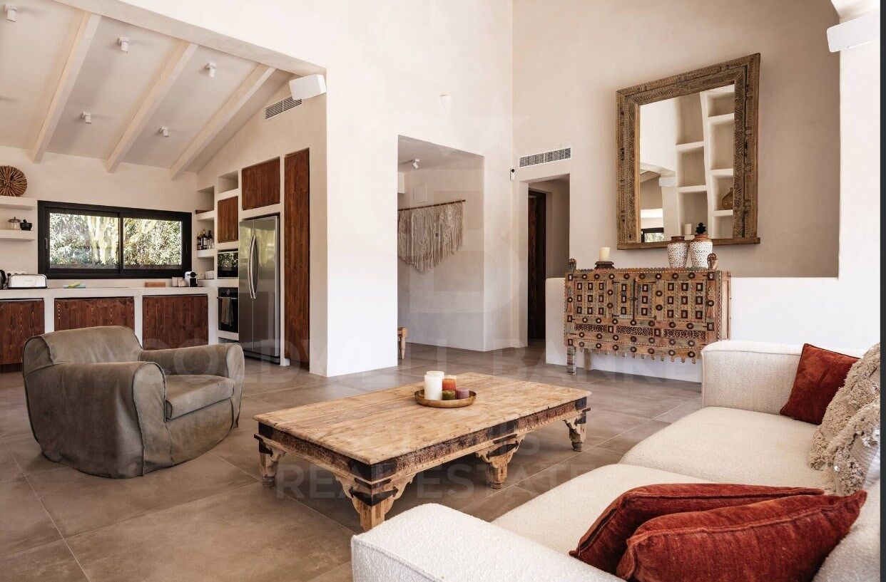 Villa méditerranéenne exclusive avec vue ouverte, piscine saline et intimité absolue à Tarraula, Javea