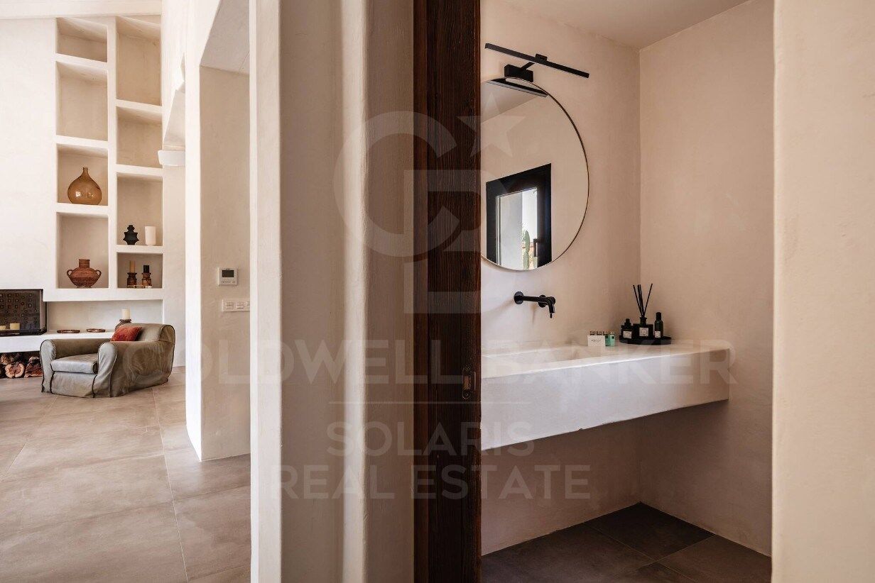 Villa méditerranéenne exclusive avec vue ouverte, piscine saline et intimité absolue à Tarraula, Javea