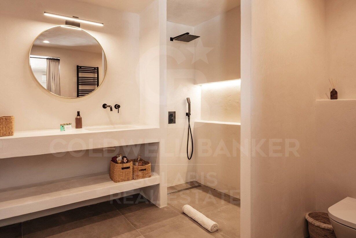 Exclusiva villa Jade mediterránea con vistas abiertas, piscina salina y privacidad absoluta en Tarraula, Jávea