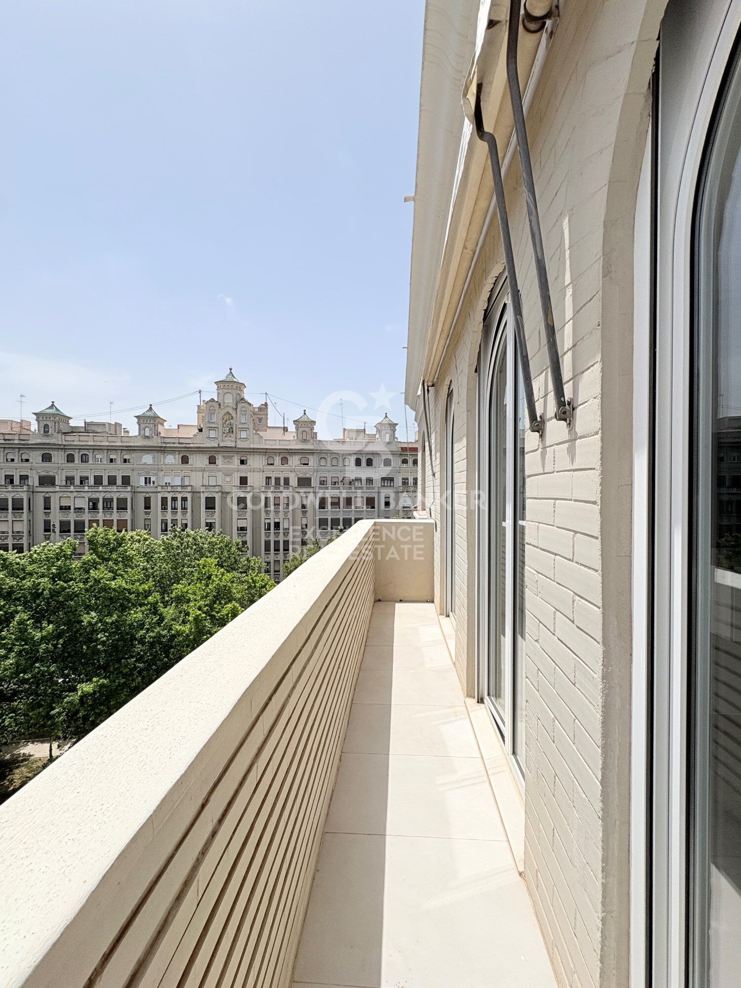 Elegante piso de diseño con esencia señorial y reforma integral en Gran Vía Fernando el Católico