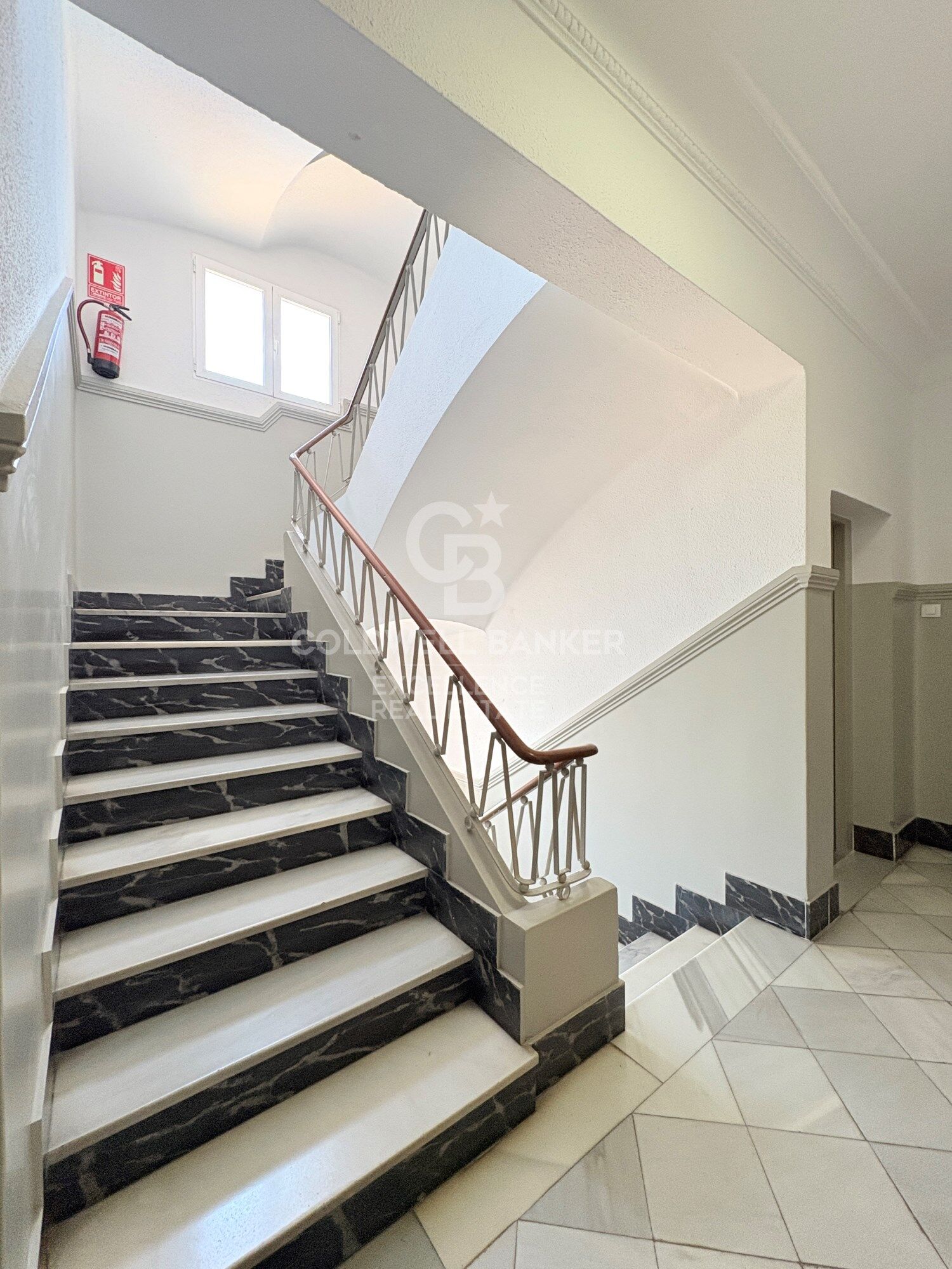 Elegante piso de diseño con esencia señorial y reforma integral en Gran Vía Fernando el Católico