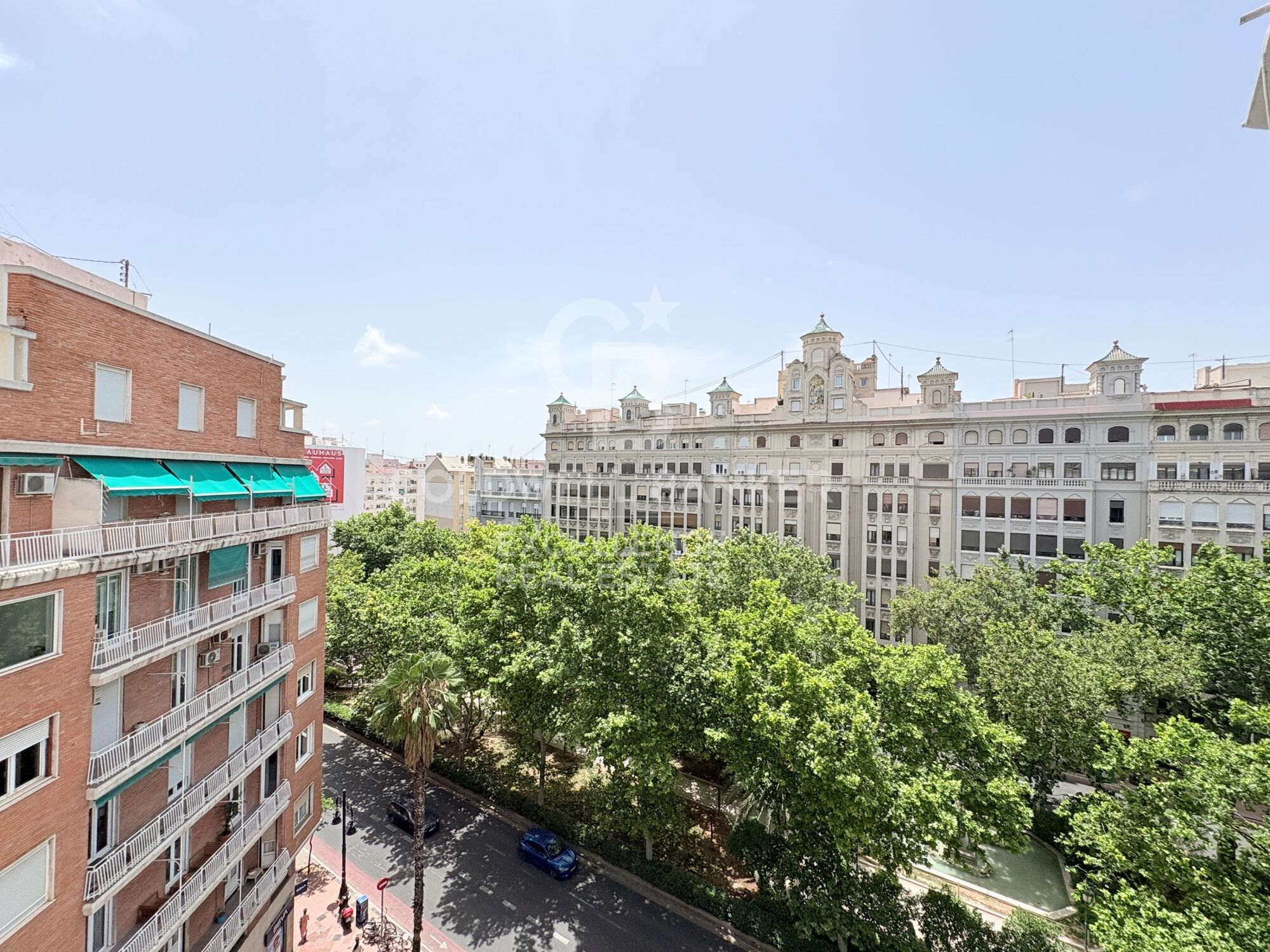 Elegante piso de diseño con esencia señorial y reforma integral en Gran Vía Fernando el Católico