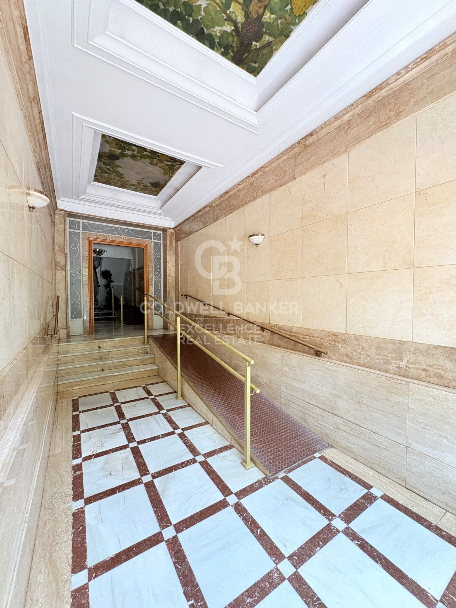 Elegante piso de diseño con esencia señorial y reforma integral en Gran Vía Fernando el Católico