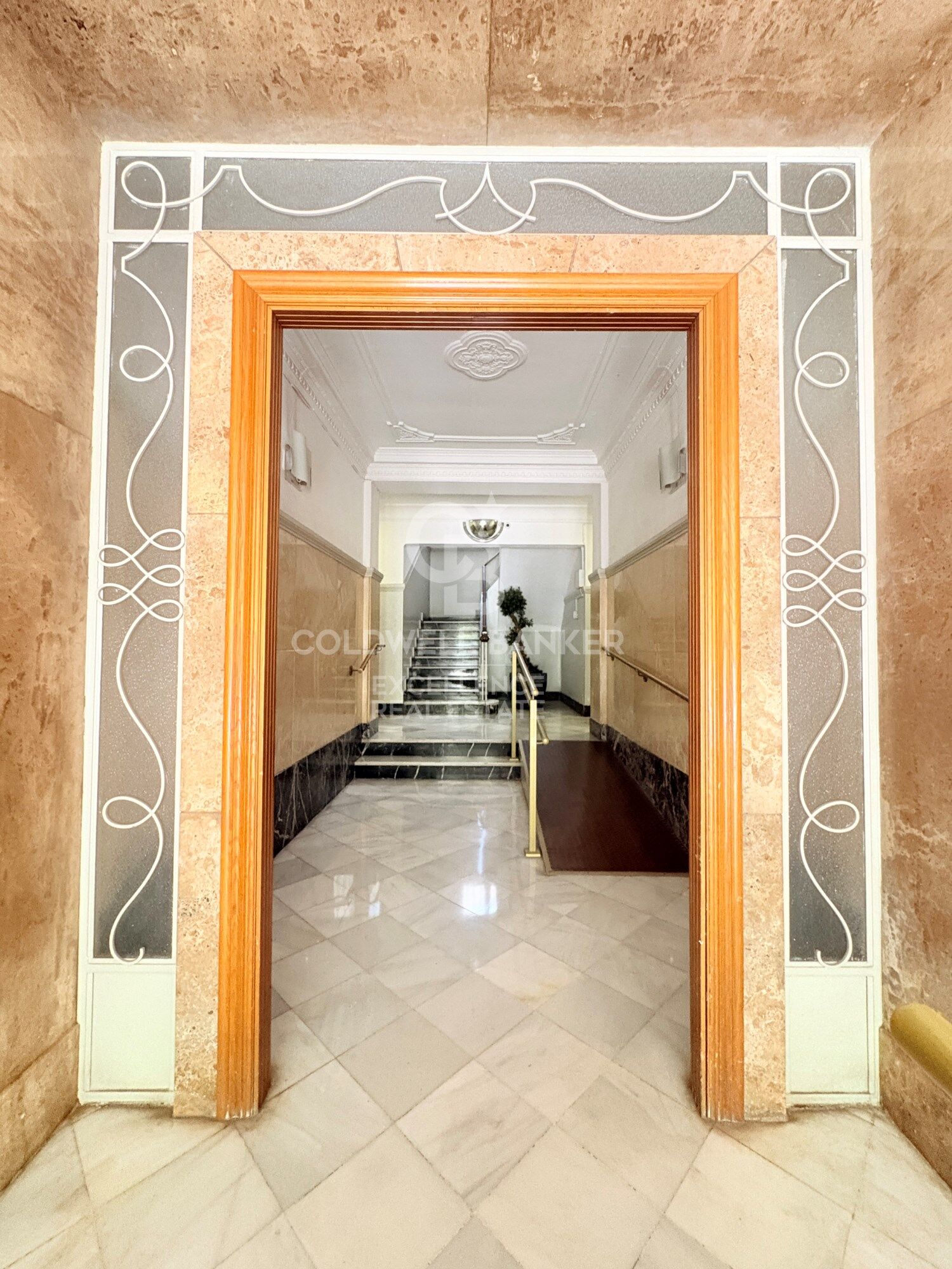 Elegante piso de diseño con esencia señorial y reforma integral en Gran Vía Fernando el Católico