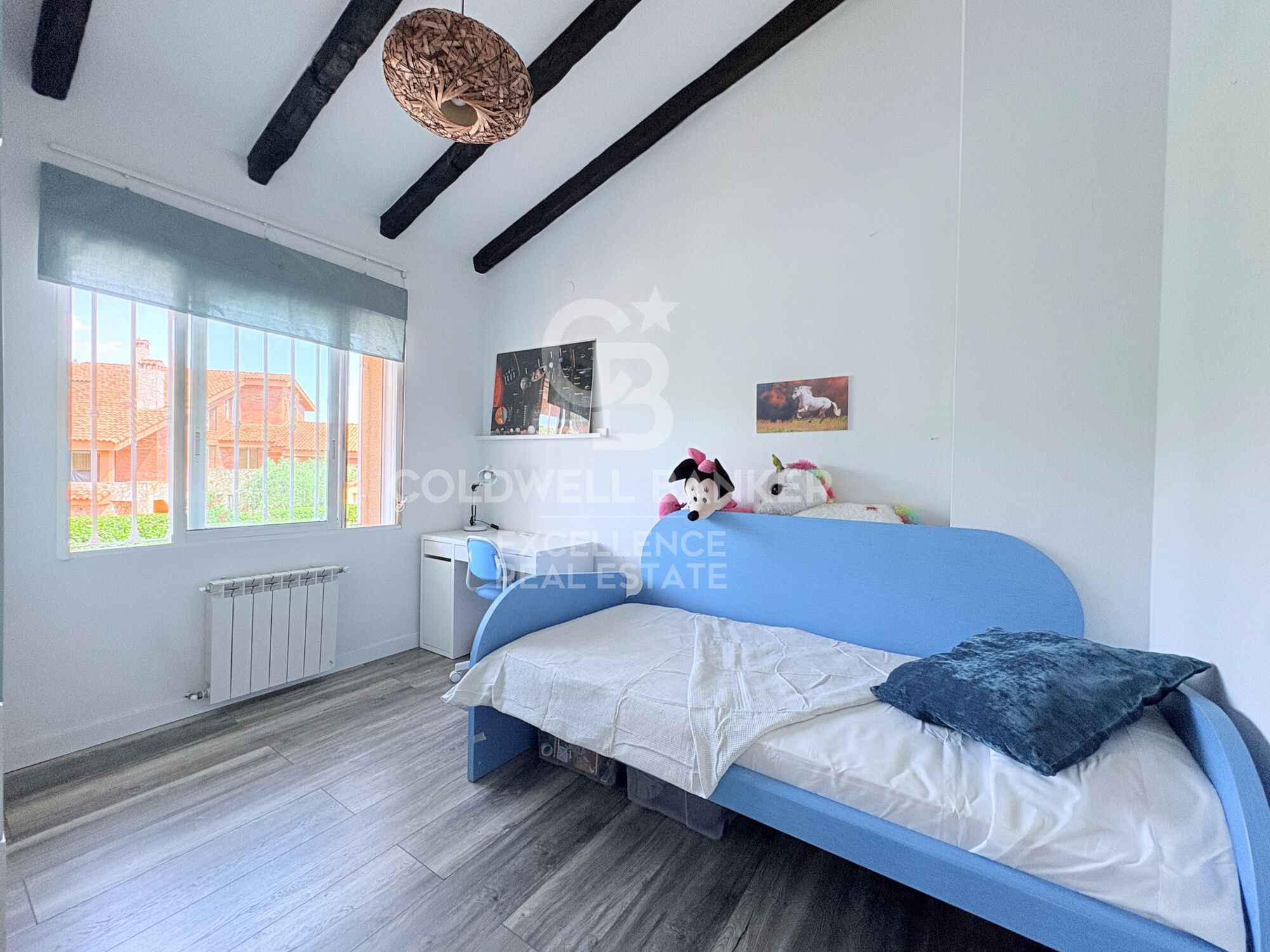 Exclusiva villa de diseño con piscina, gimnasio, cocina de verano y supermercado a 5 min andando