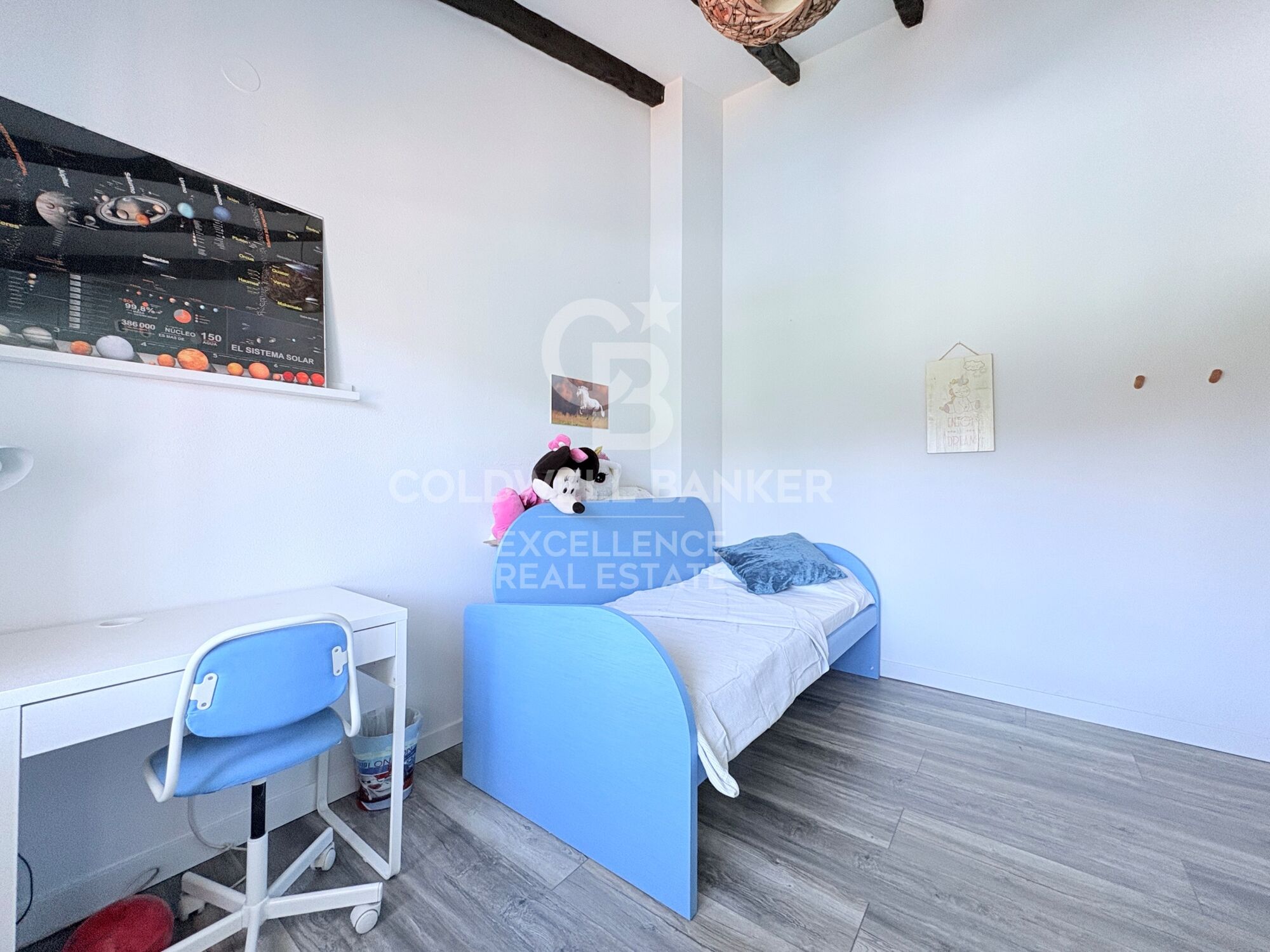 Villa designer exclusive avec piscine, salle de sport, cuisine d'été et supermarché à moins de 5 minutes à pied
