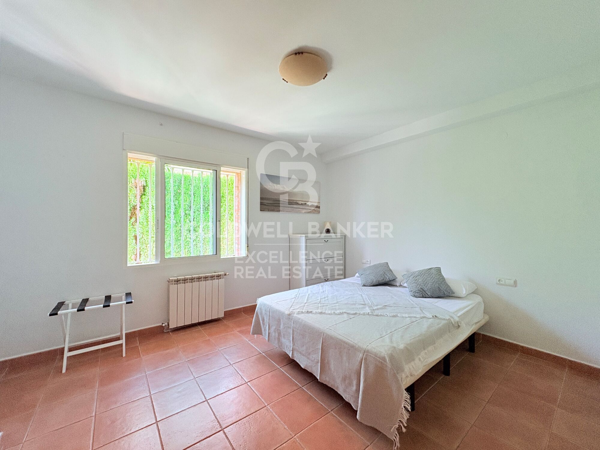 Exclusiva villa de diseño con piscina, gimnasio, cocina de verano y supermercado a 5 min andando