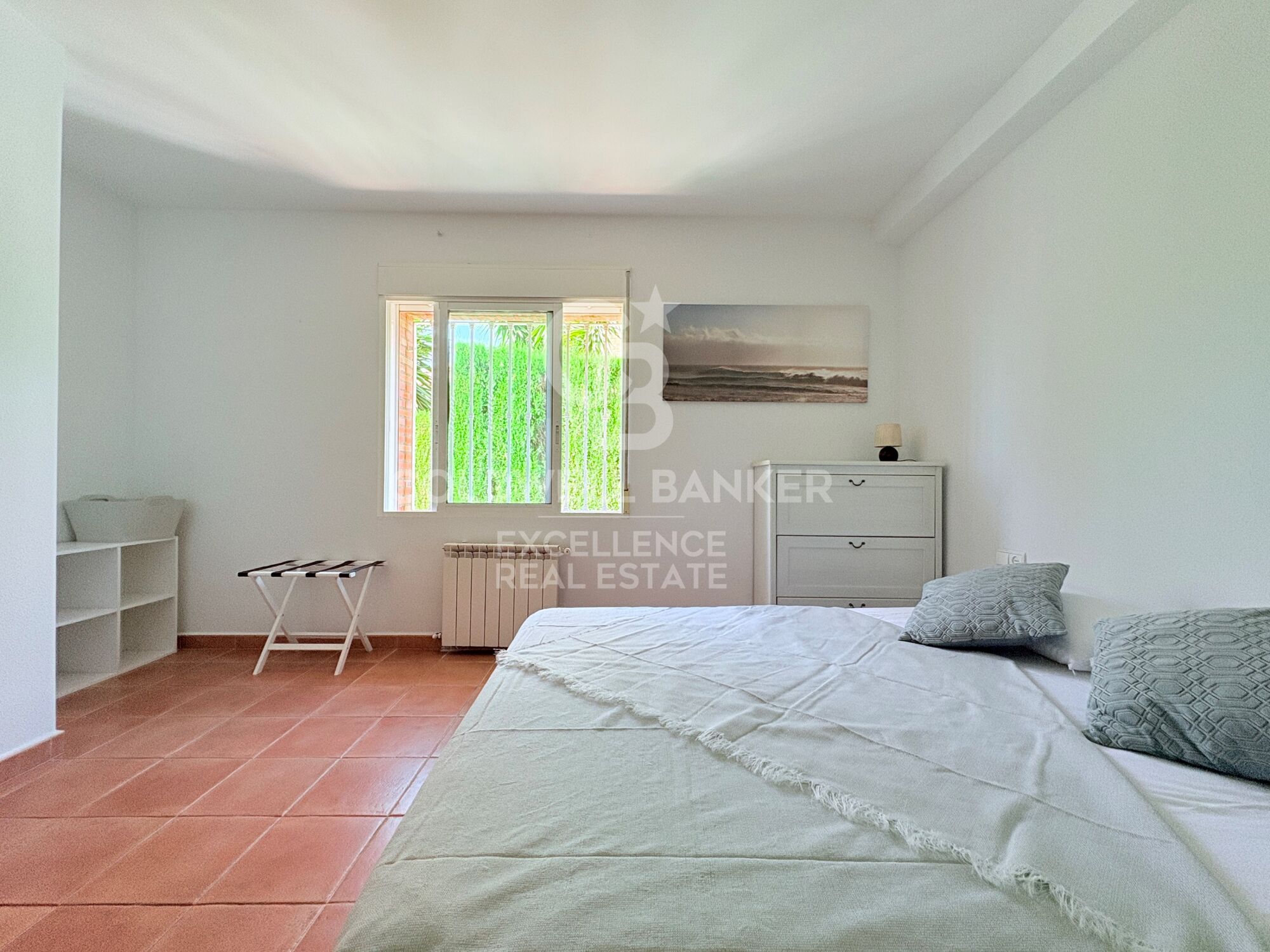 Exclusiva villa de diseño con piscina, gimnasio, cocina de verano y supermercado a 5 min andando