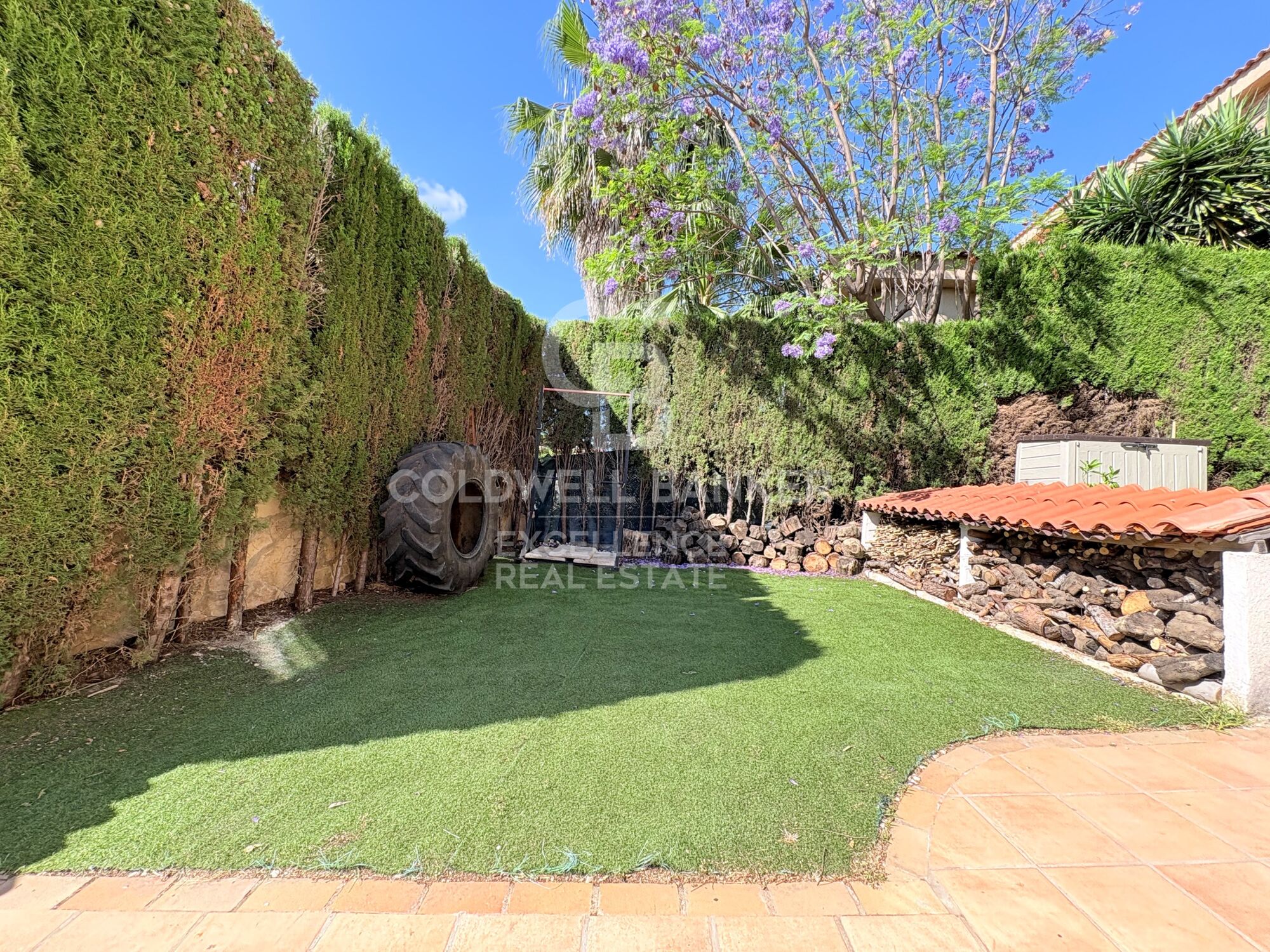 Exclusiva villa de diseño con piscina, gimnasio, cocina de verano y supermercado a 5 min andando
