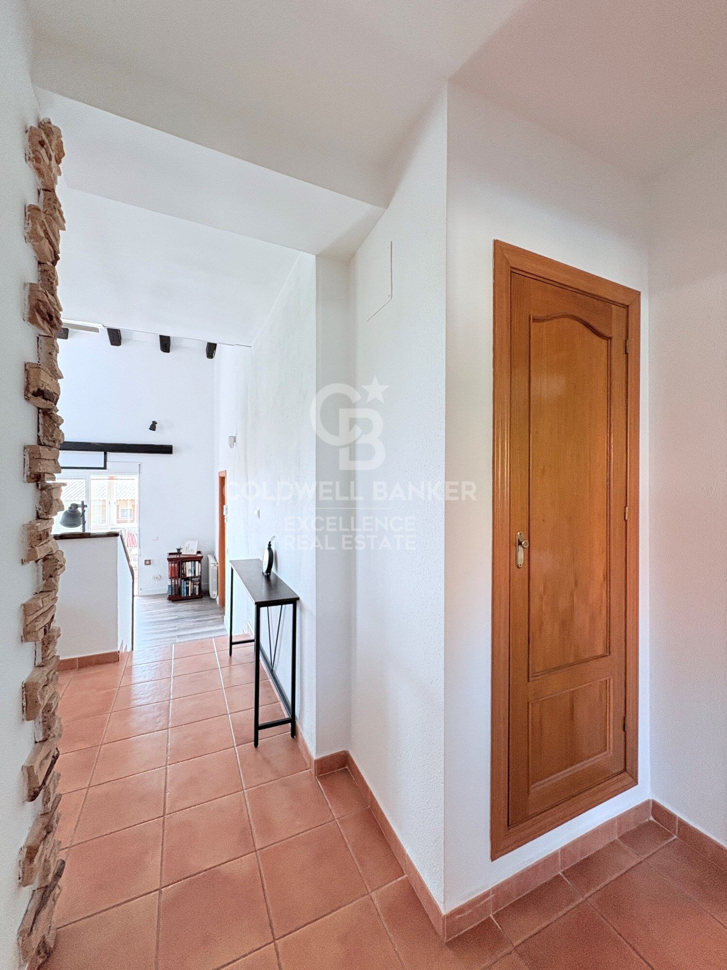 Exclusiva villa de diseño con piscina, gimnasio, cocina de verano y supermercado a 5 min andando