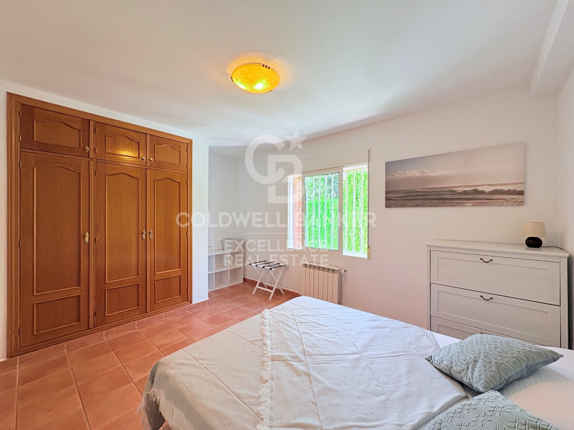Exclusiva villa de diseño con piscina, gimnasio, cocina de verano y supermercado a 5 min andando
