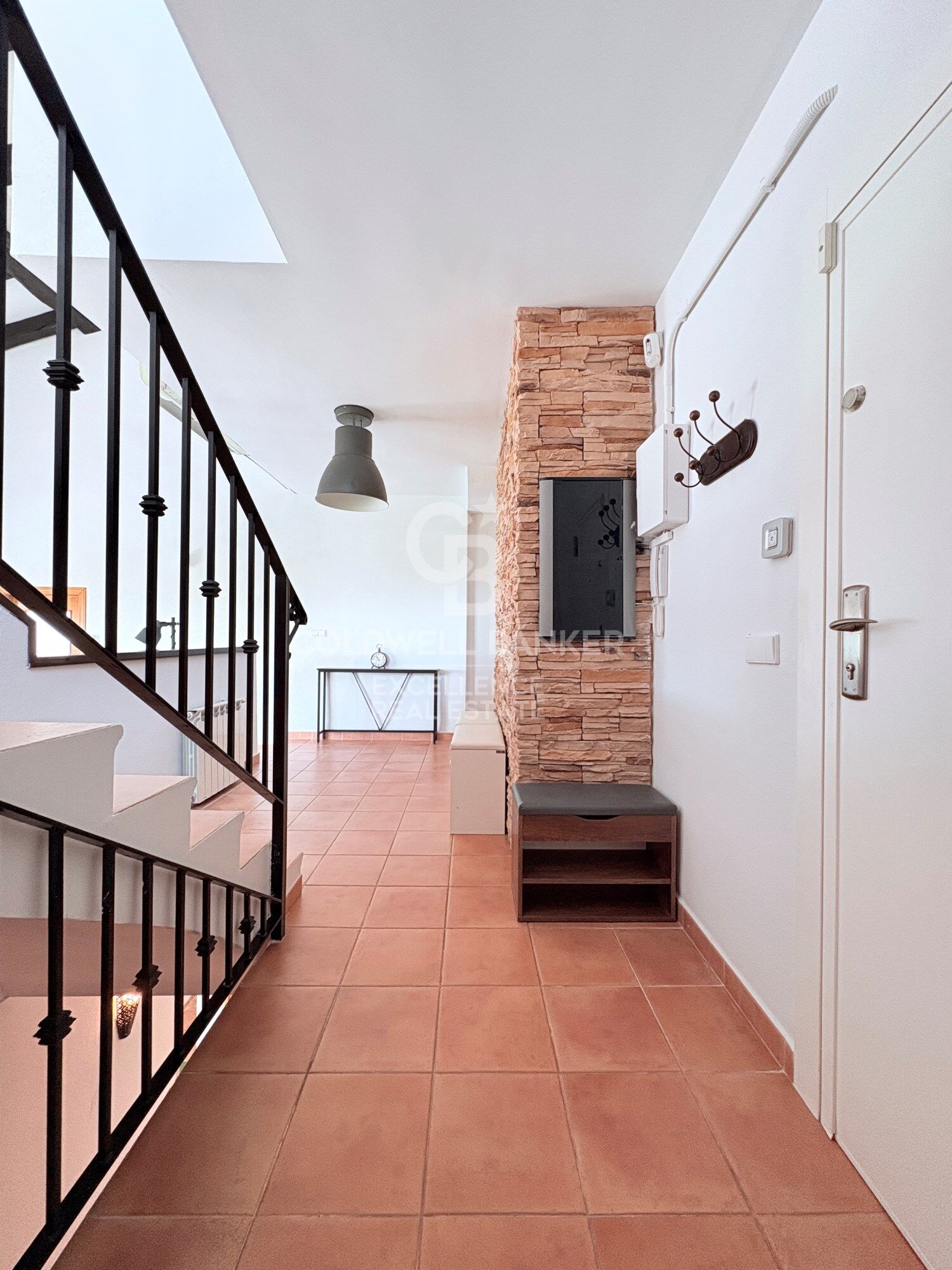 Exklusive Designer-Villa mit Schwimmbad, Fitnessstudio, Sommerküche und Supermarkt in 5 Minuten zu Fuß