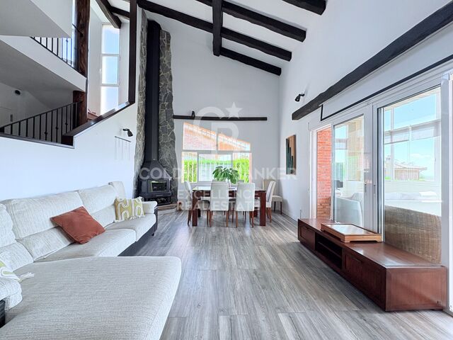 Villa designer exclusive avec piscine, salle de sport, cuisine d'été et supermarché à moins de 5 minutes à pied