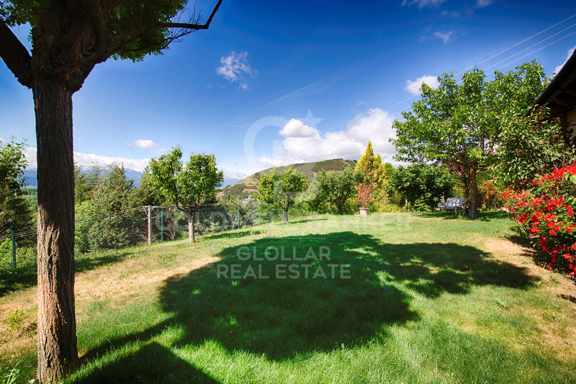 Exclusive residence with panoramic views in Estavar