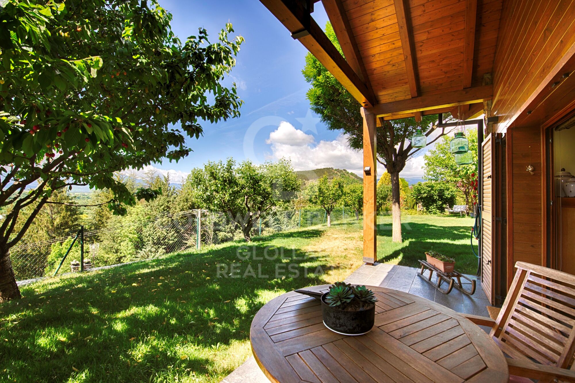 Exclusive residence with panoramic views in Estavar