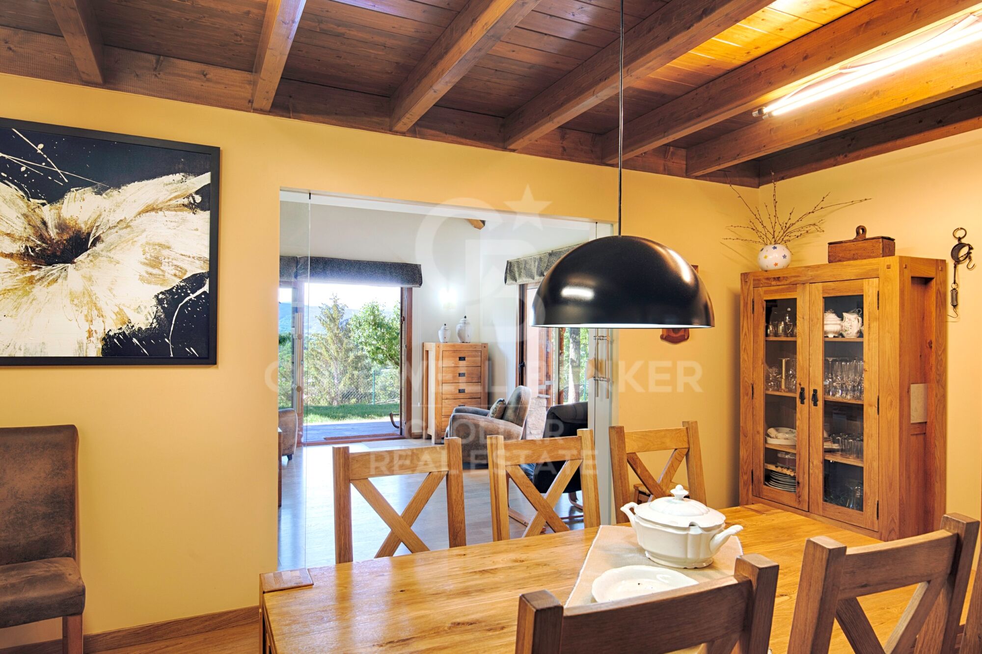 Exclusive residence with panoramic views in Estavar