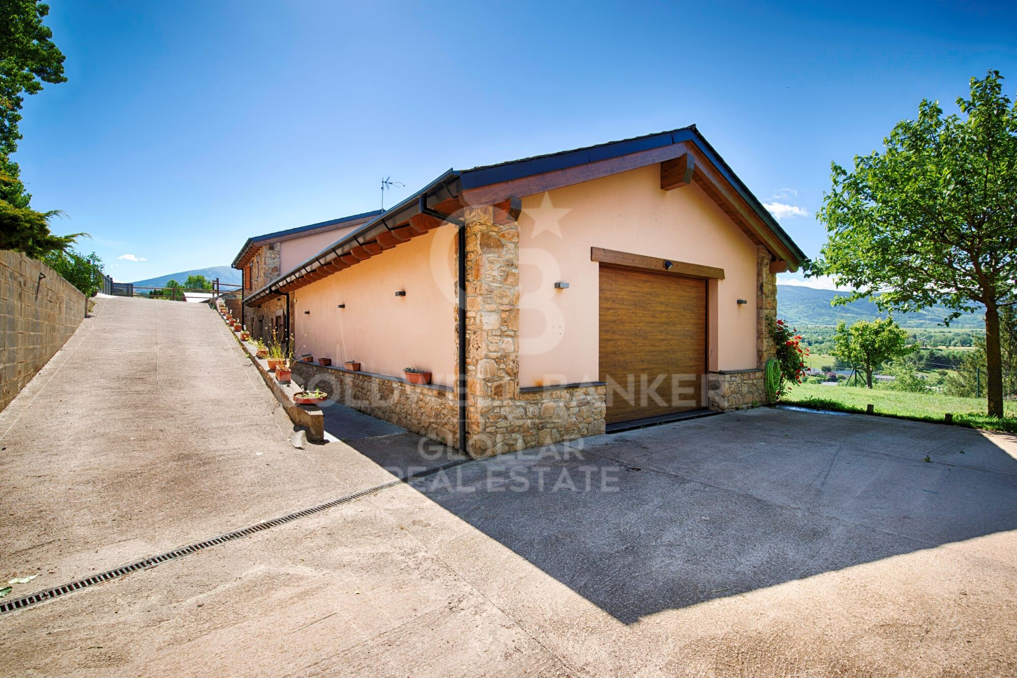 Résidence exclusive avec vue panoramique à Estavar