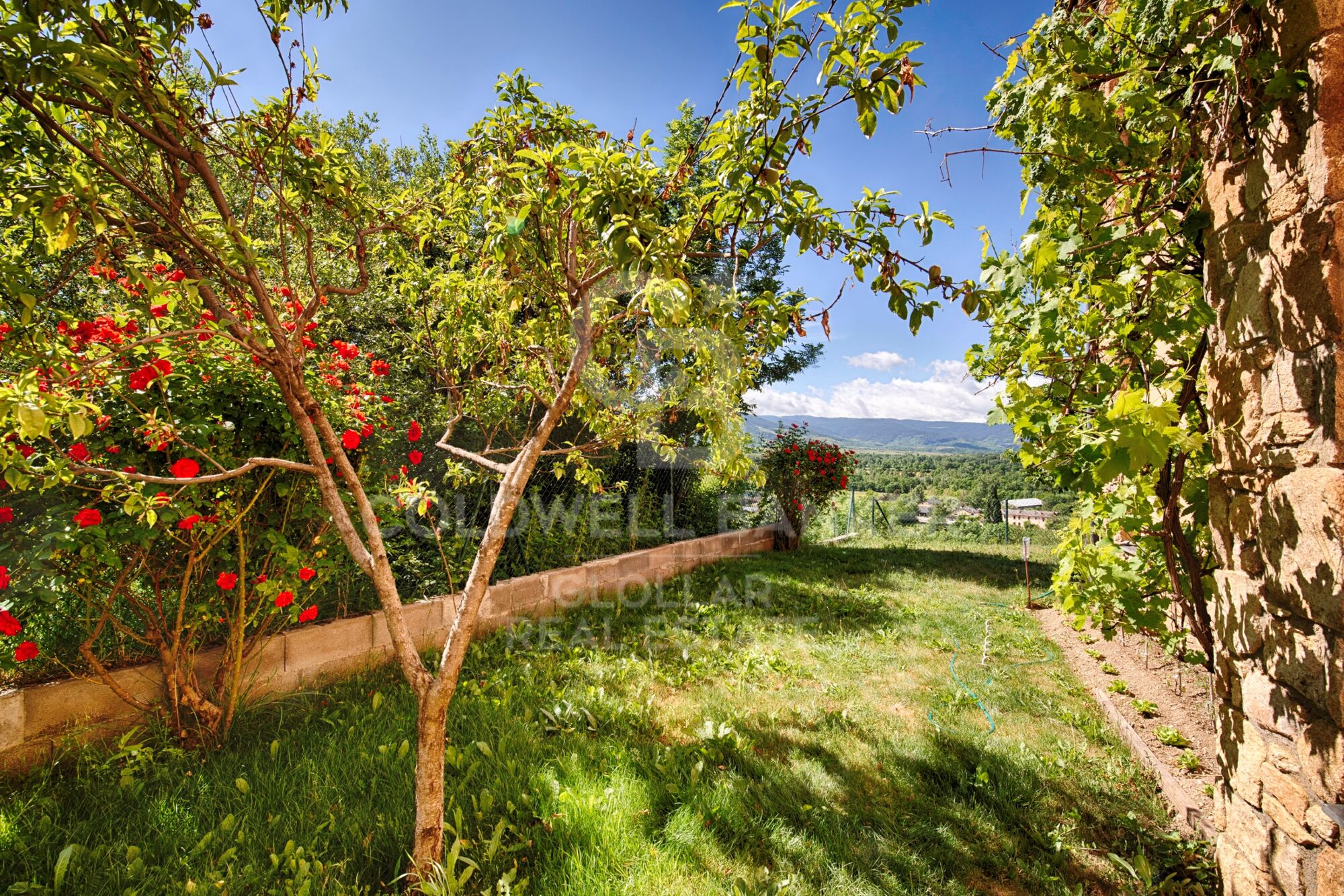 Exclusive residence with panoramic views in Estavar