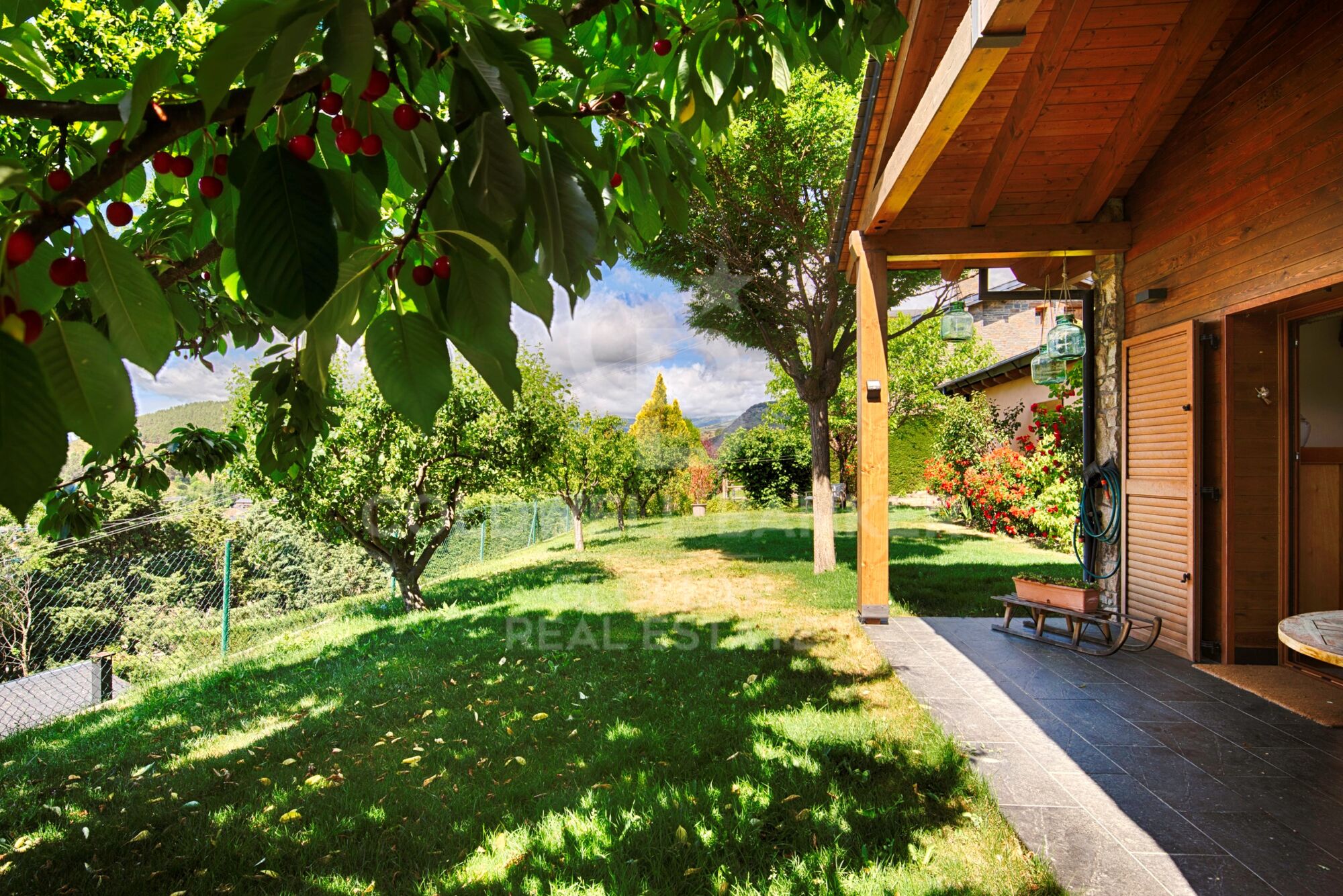 Exclusive residence with panoramic views in Estavar