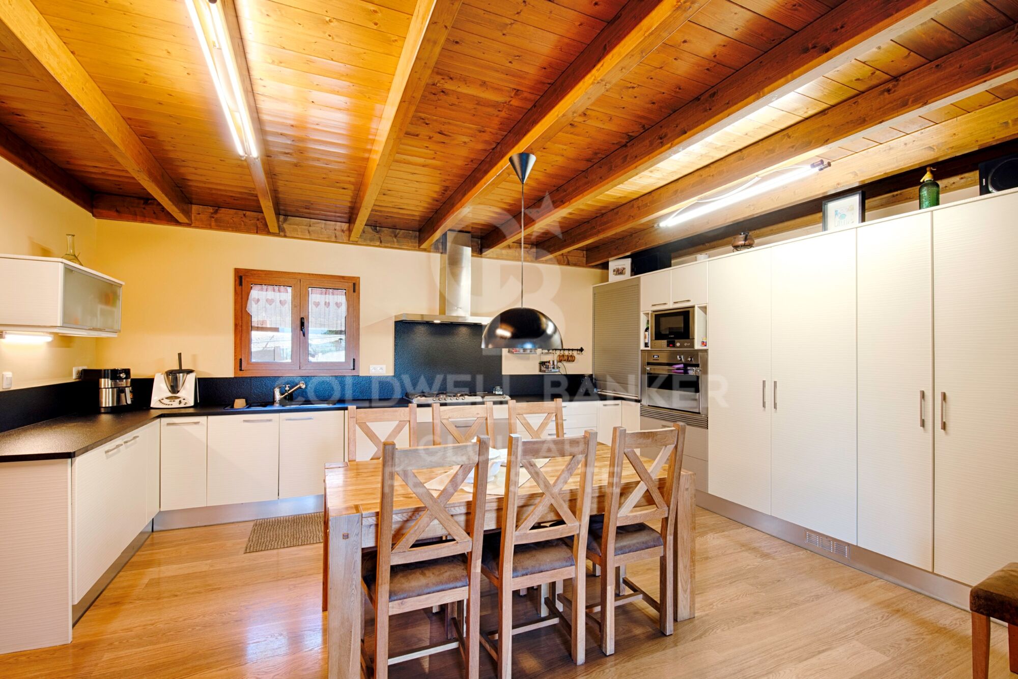 Exclusive residence with panoramic views in Estavar