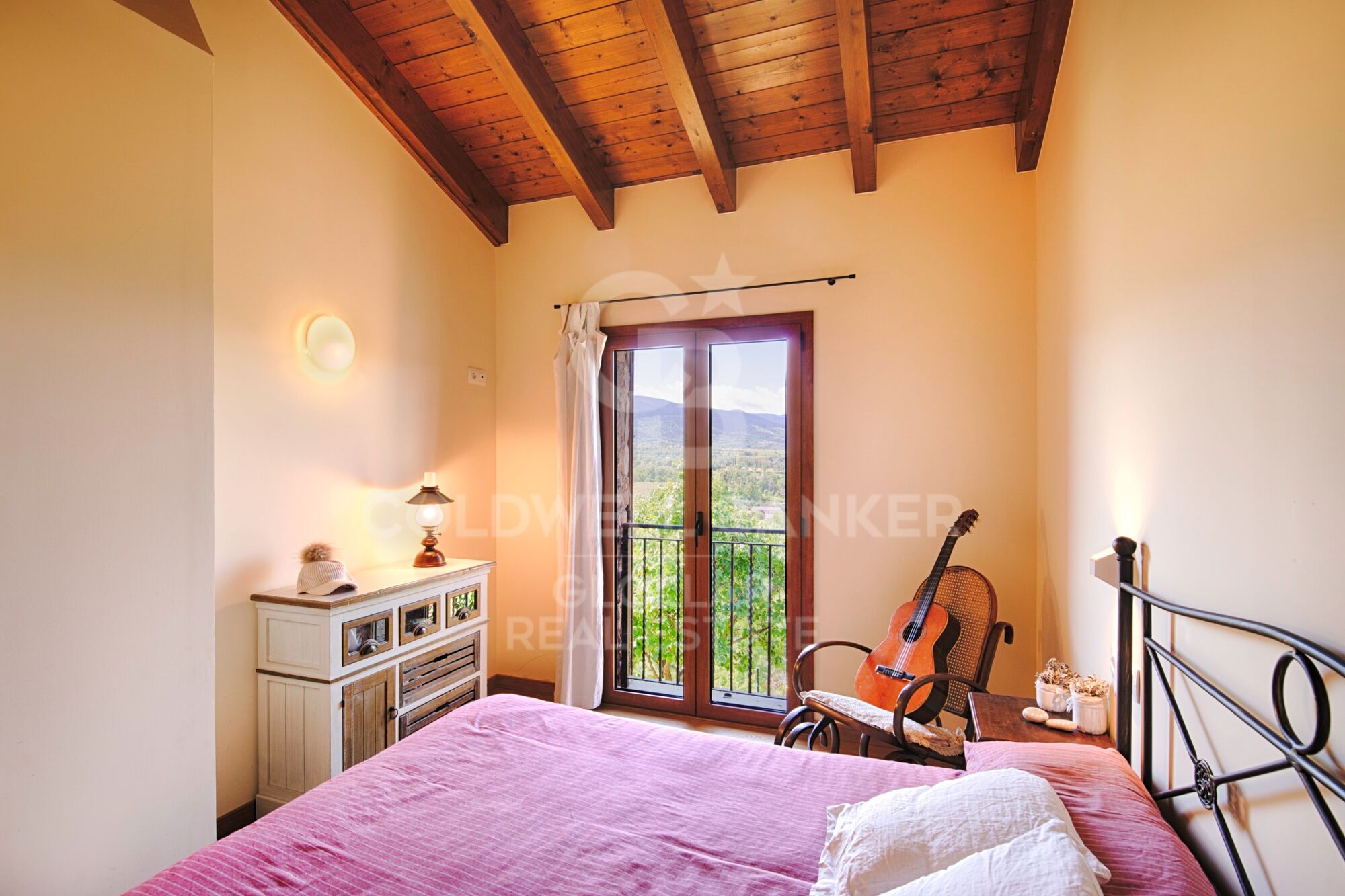 Exclusive residence with panoramic views in Estavar