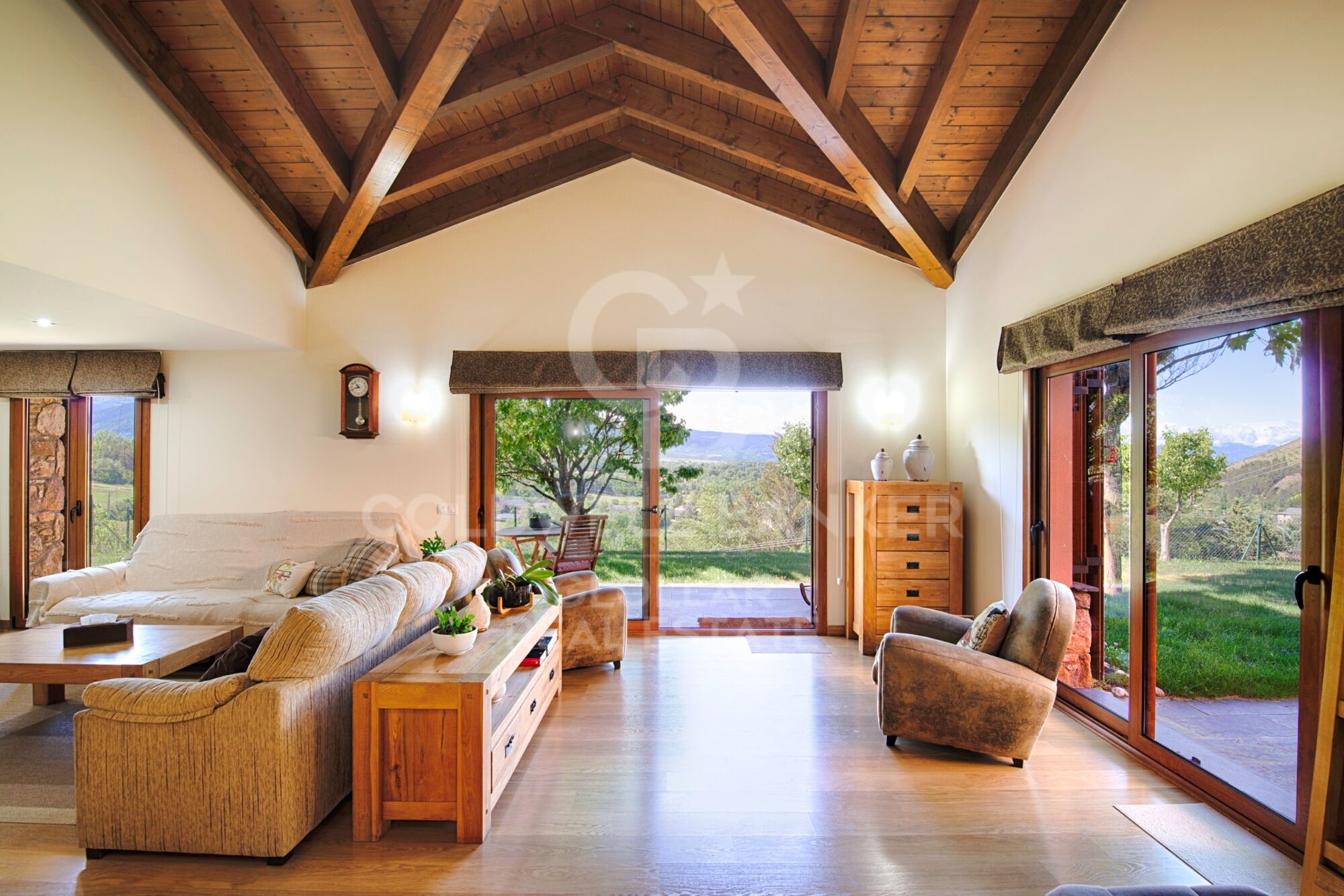 Exclusive residence with panoramic views in Estavar