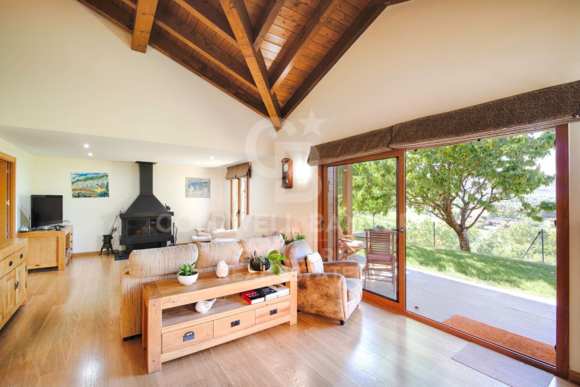 Exclusive residence with panoramic views in Estavar