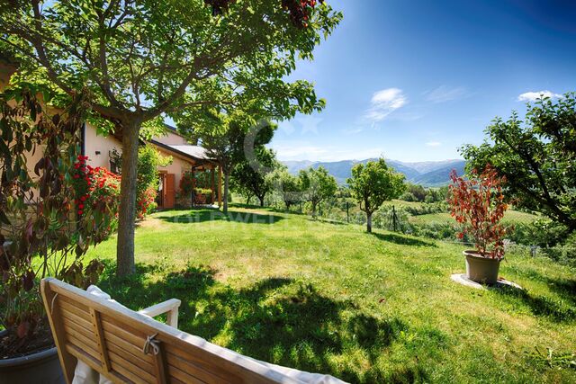 Exclusive residence with panoramic views in Estavar