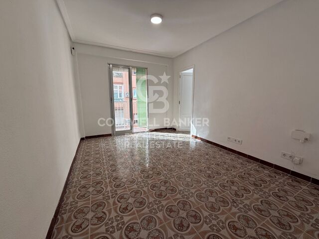 Appartement louable de 63 m², rénové, avec balcon et 3 chambres à Benicalap