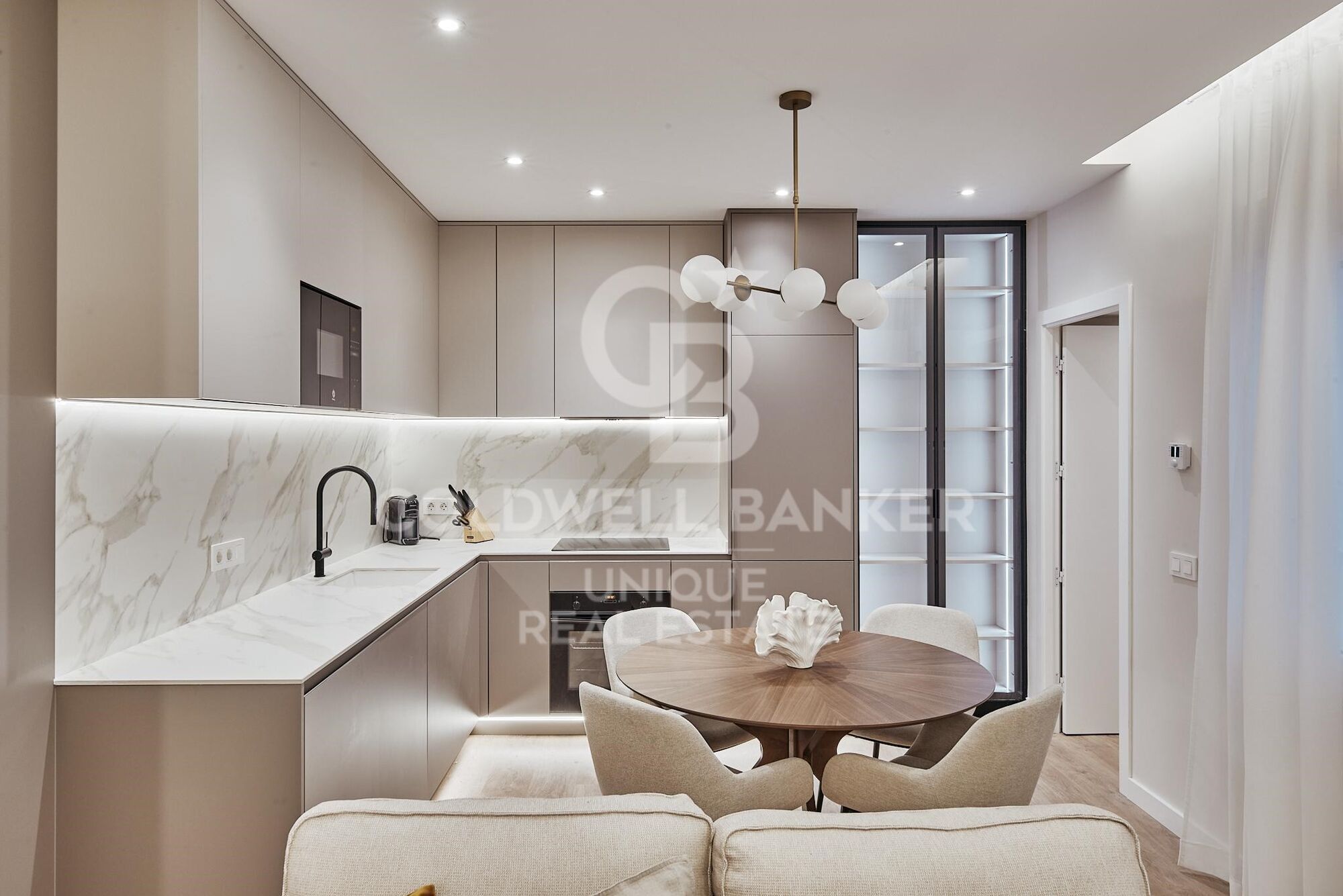 Renovierte Außenwohnung mit 2 Schlafzimmern und Balkon in Castellana, Madrid