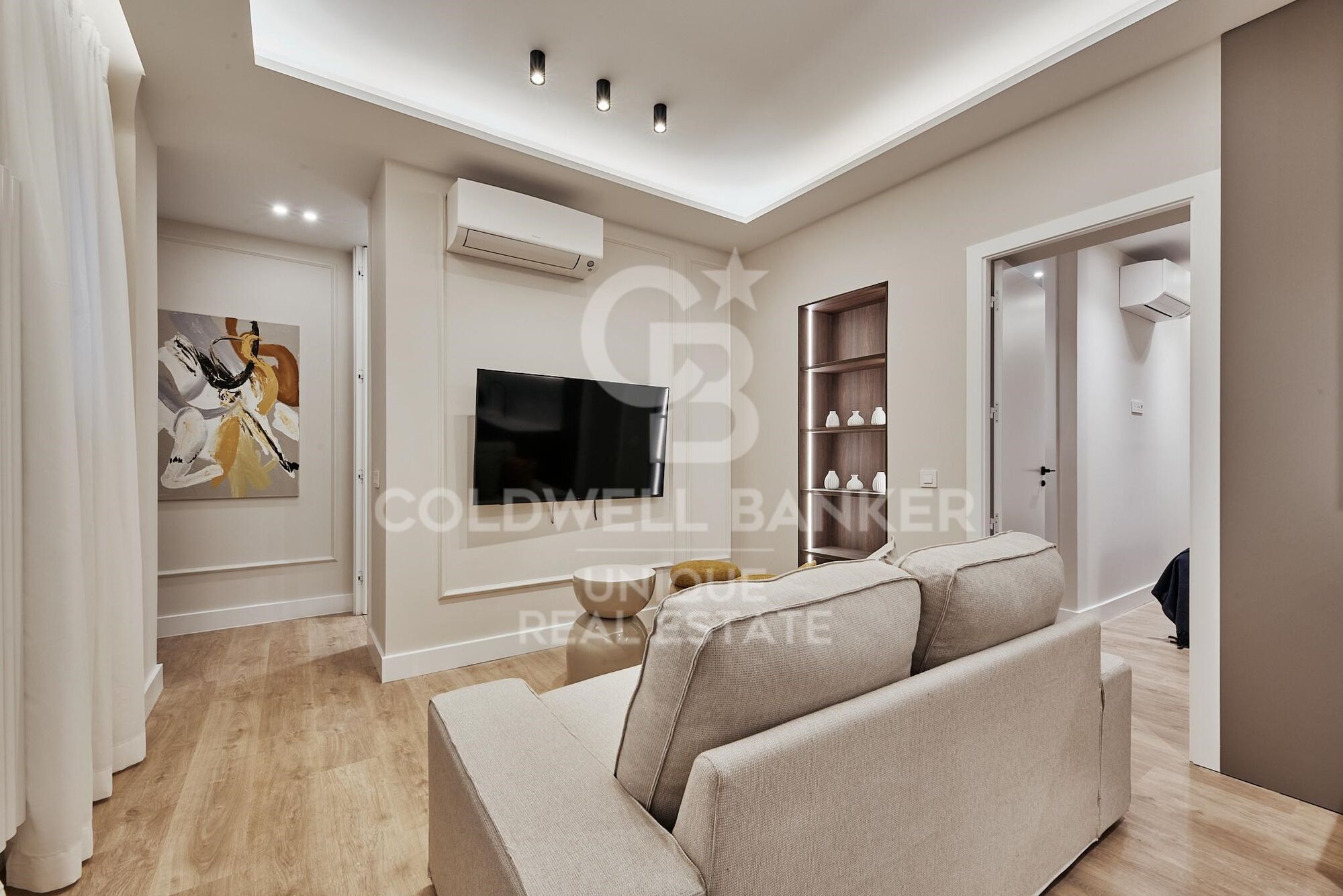 Renovated exterior apartment with 2 bedrooms and balcony in Castellana, Madrid