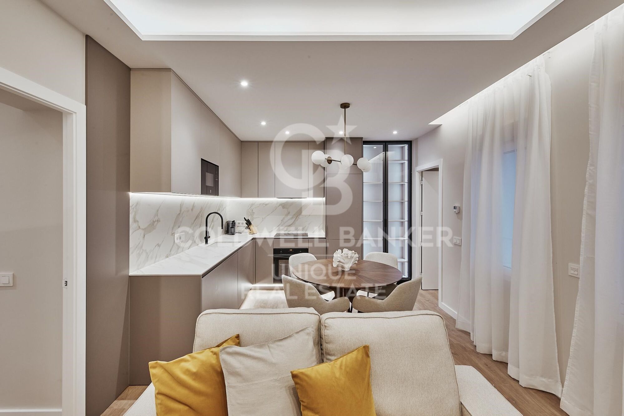 Renovated exterior apartment with 2 bedrooms and balcony in Castellana, Madrid