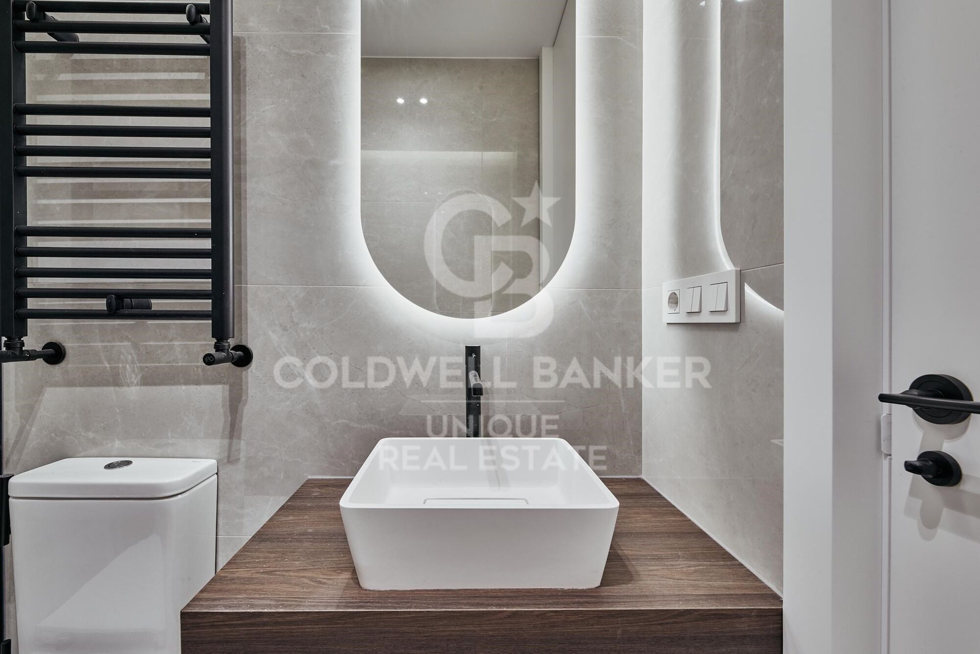 Renovated exterior apartment with 2 bedrooms and balcony in Castellana, Madrid