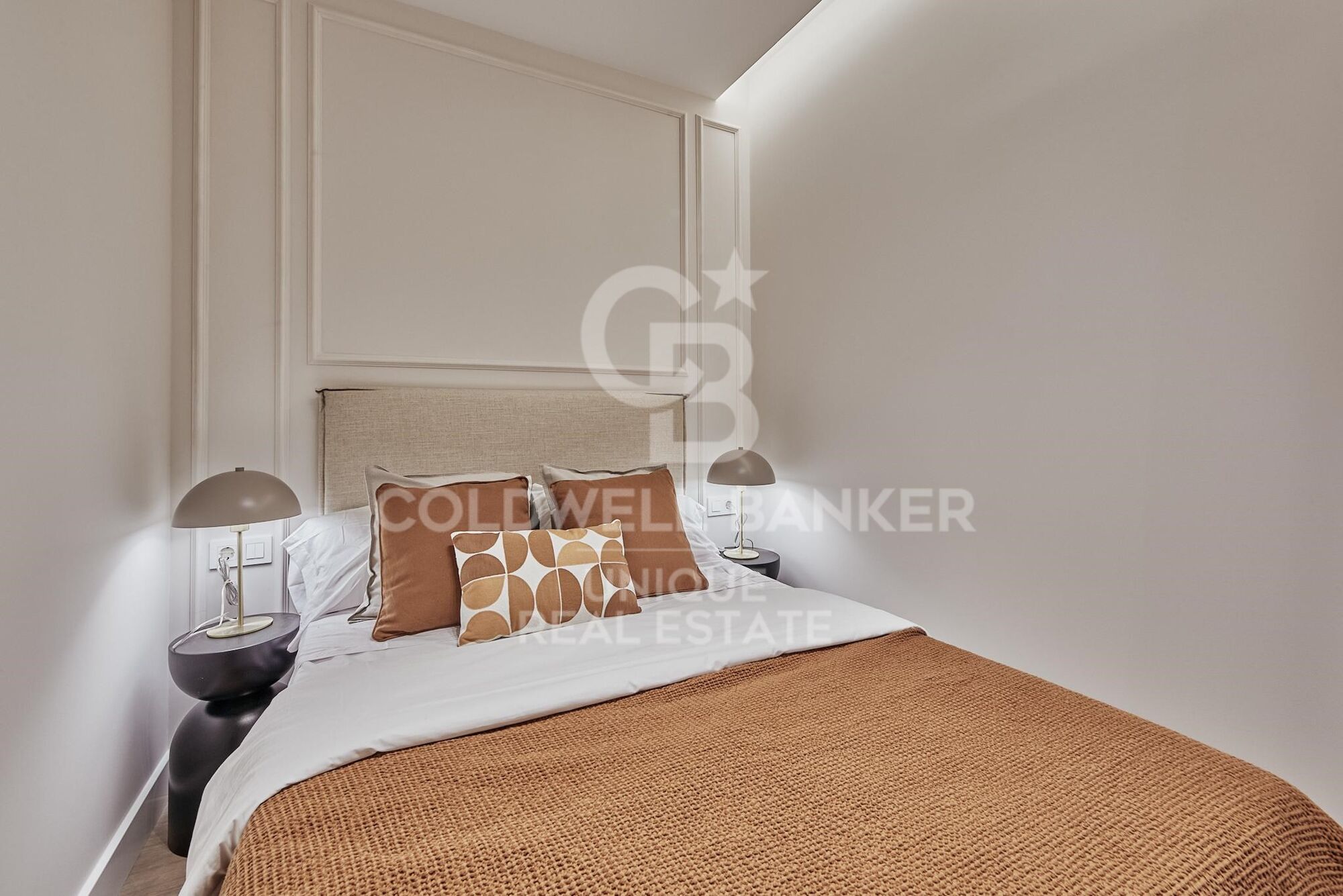 Renovated exterior apartment with 2 bedrooms and balcony in Castellana, Madrid