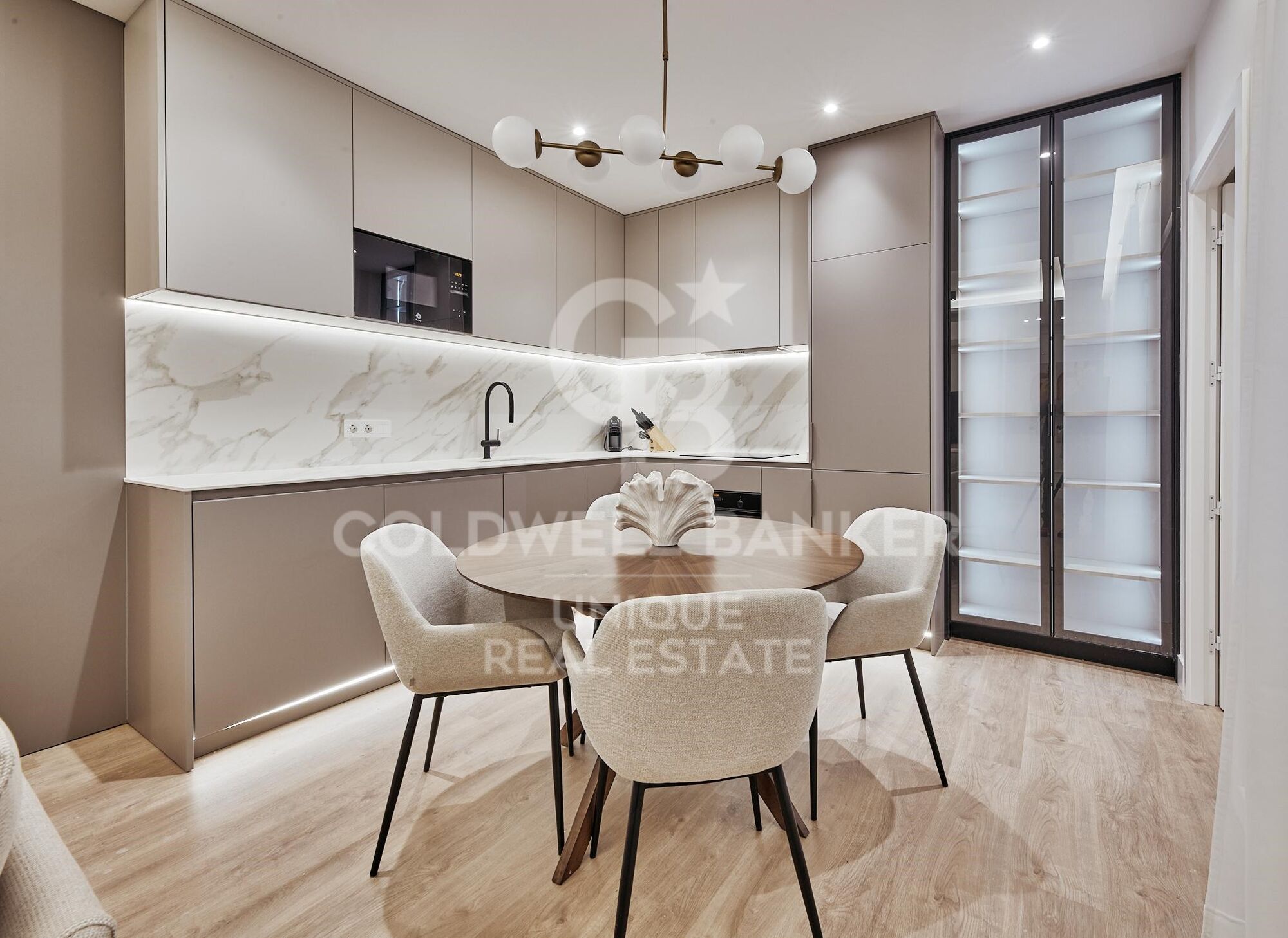 Renovated exterior apartment with 2 bedrooms and balcony in Castellana, Madrid