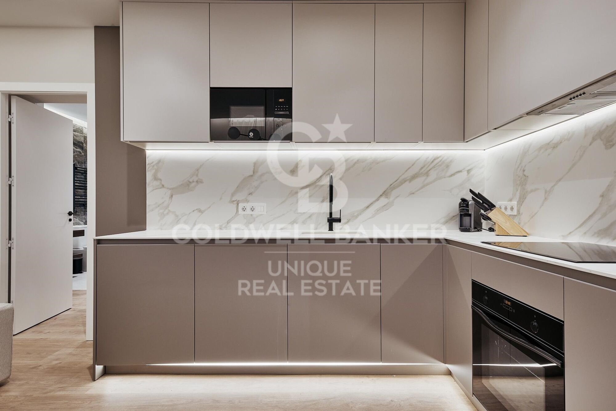 Renovated exterior apartment with 2 bedrooms and balcony in Castellana, Madrid